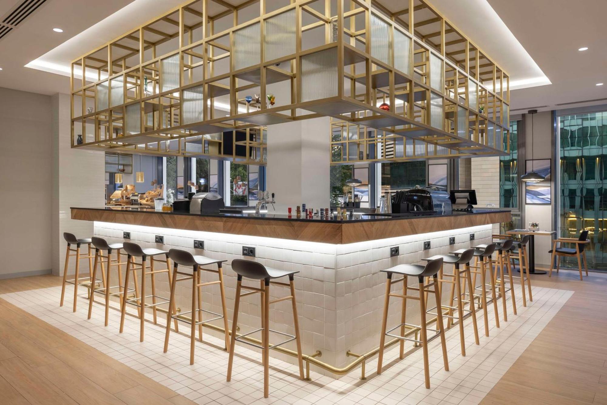 Hilton Garden Inn Tbilisi Riverview Esterno foto