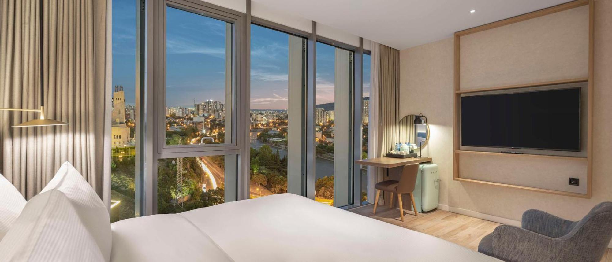 Hilton Garden Inn Tbilisi Riverview Esterno foto