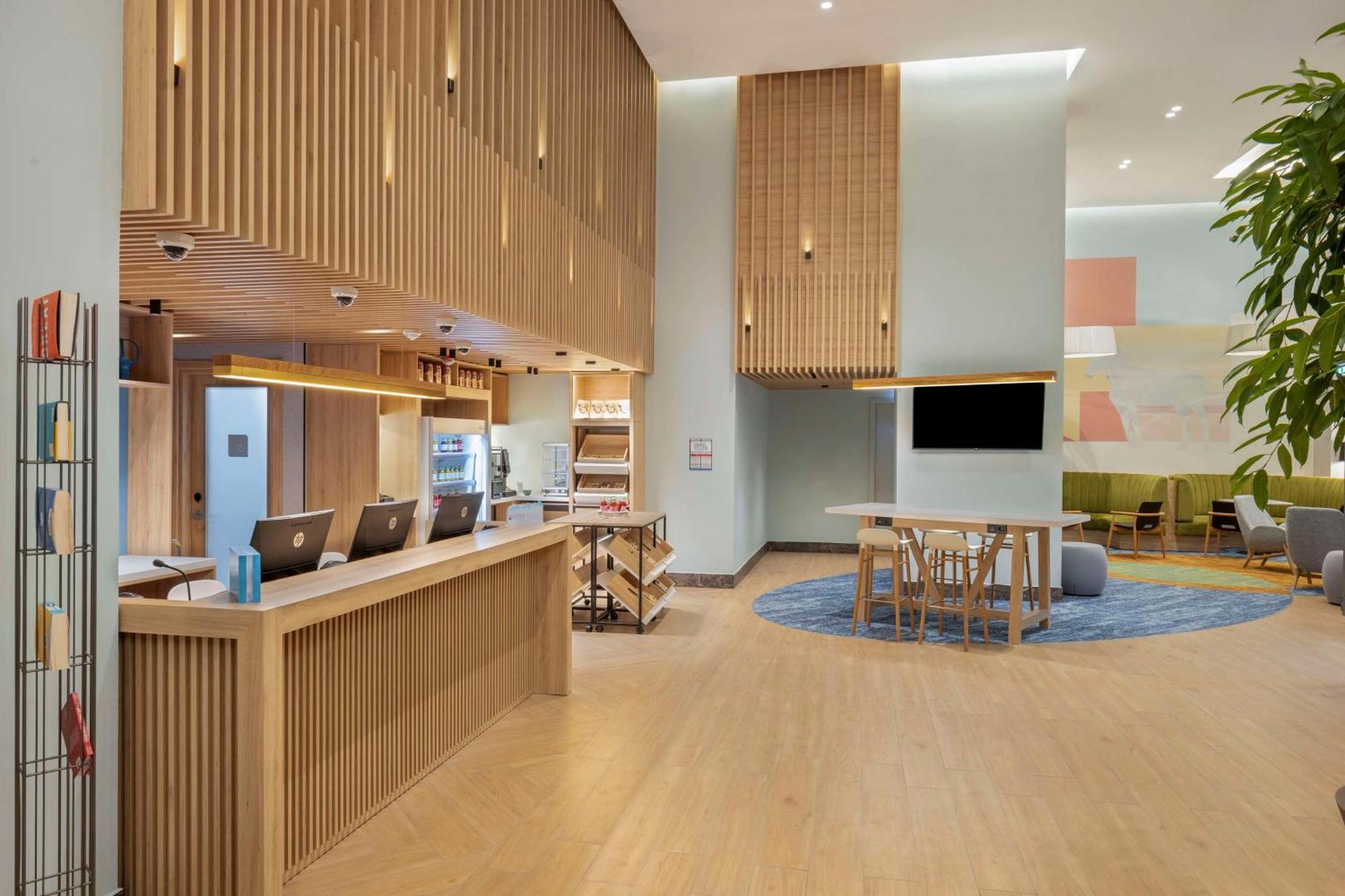 Hilton Garden Inn Tbilisi Riverview Esterno foto