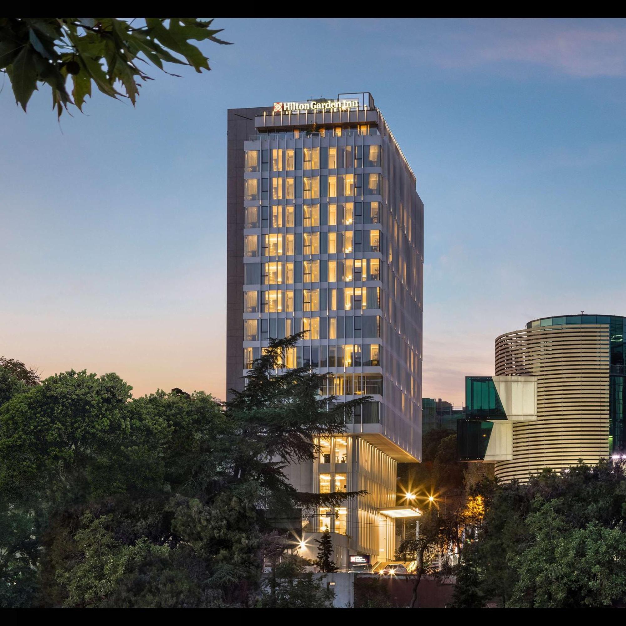 Hilton Garden Inn Tbilisi Riverview Esterno foto